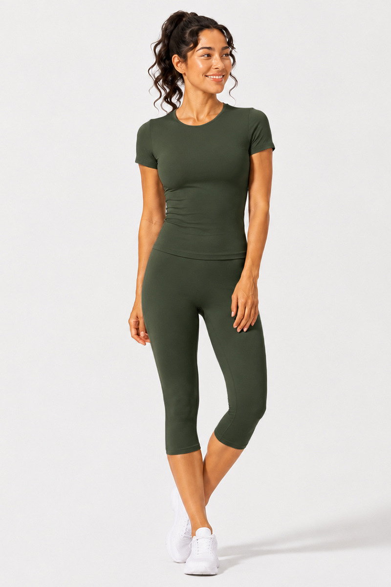 Women's Cropped Crew Neck Tee & Capri Leggings Workout Sets
