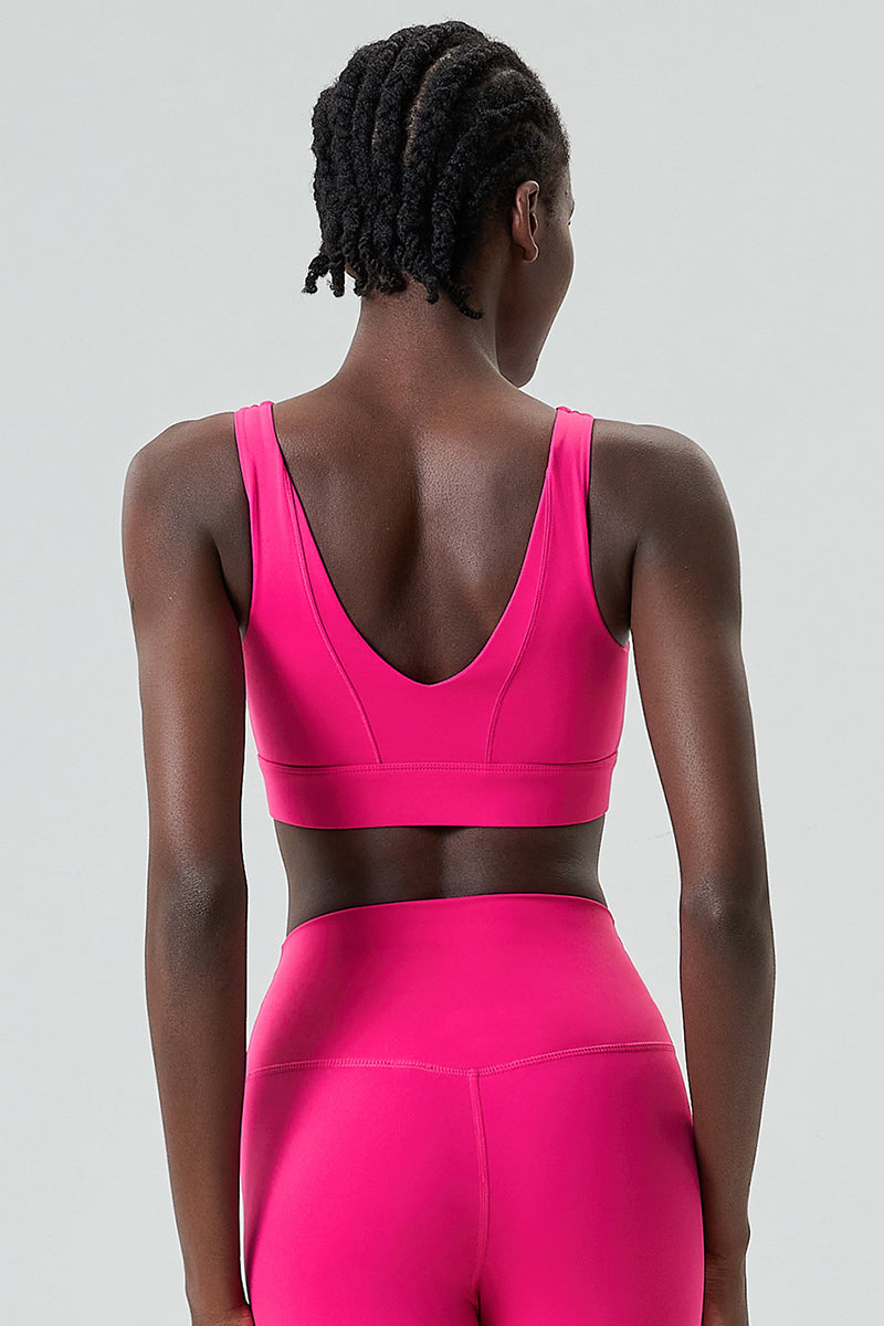 U-shaped back with wide shoulder straps Sports bra