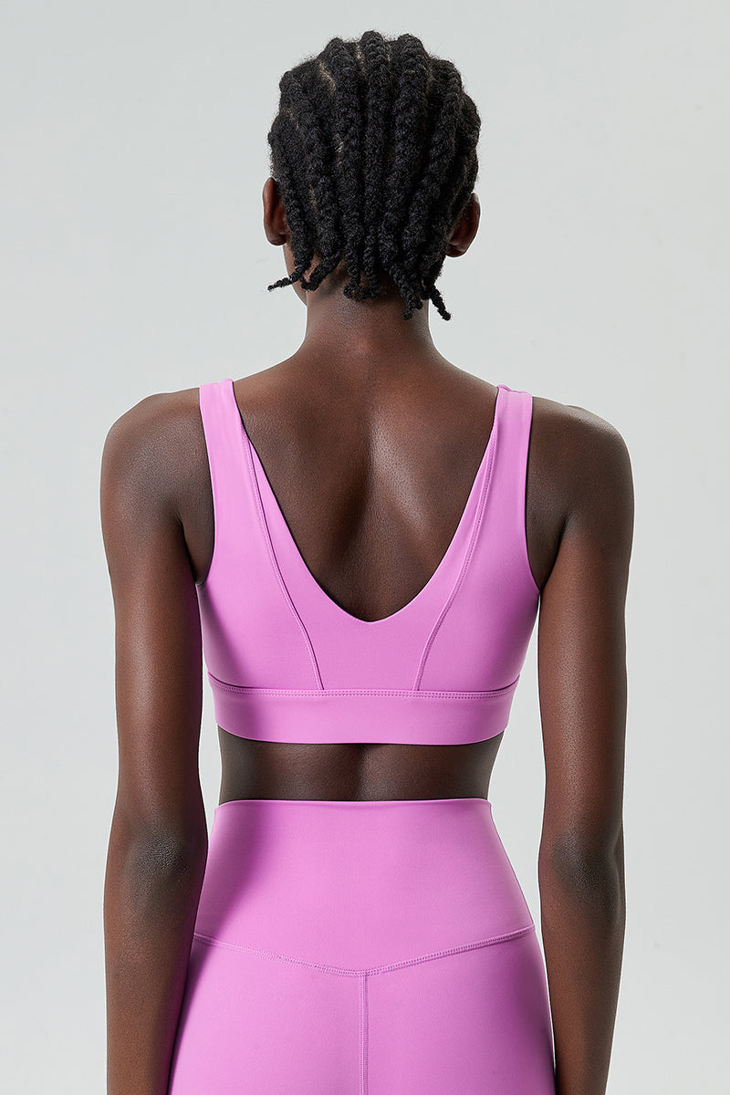 U-shaped back with wide shoulder straps Sports bra