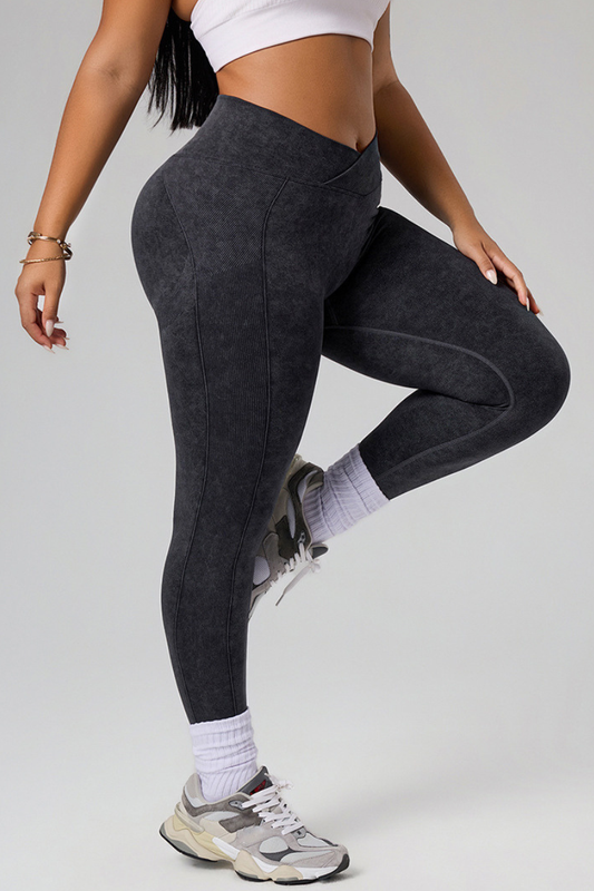 Plus Size Women's V-Cross Subtle Ruched Butt-Lifting Legging