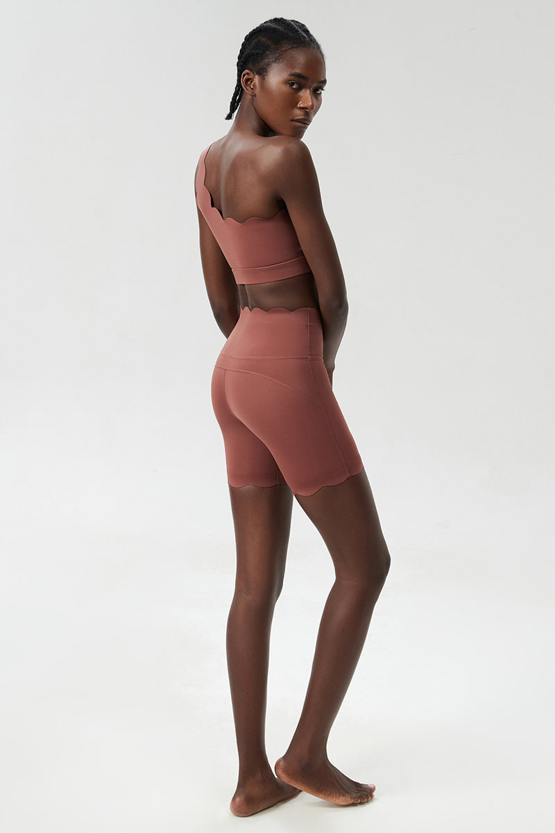 Women Scalloped High-Neck Plus Size Yoga Set - One-Shoulder Quick-Dry Bra & Wave Hem Shorts