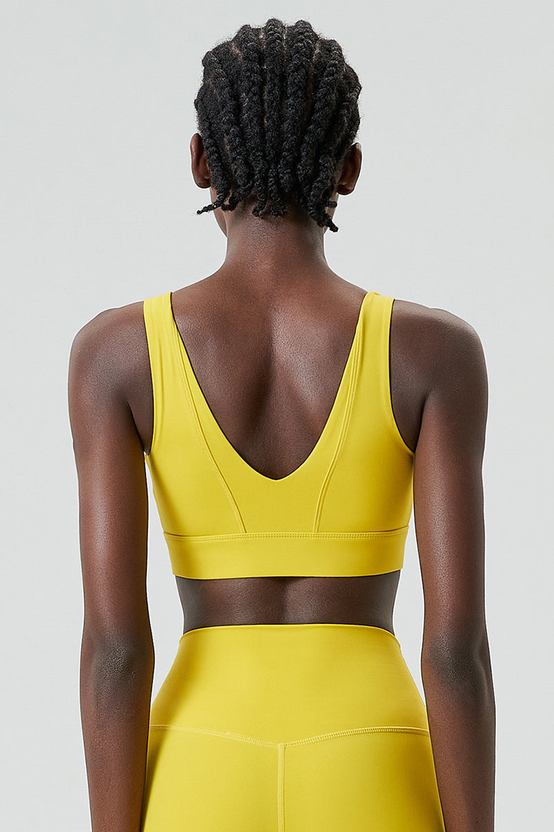 U-shaped back with wide shoulder straps Sports bra