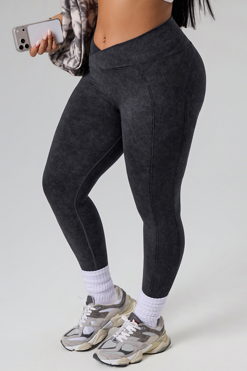 Plus Size Women's V-Cross Subtle Ruched Butt-Lifting Legging