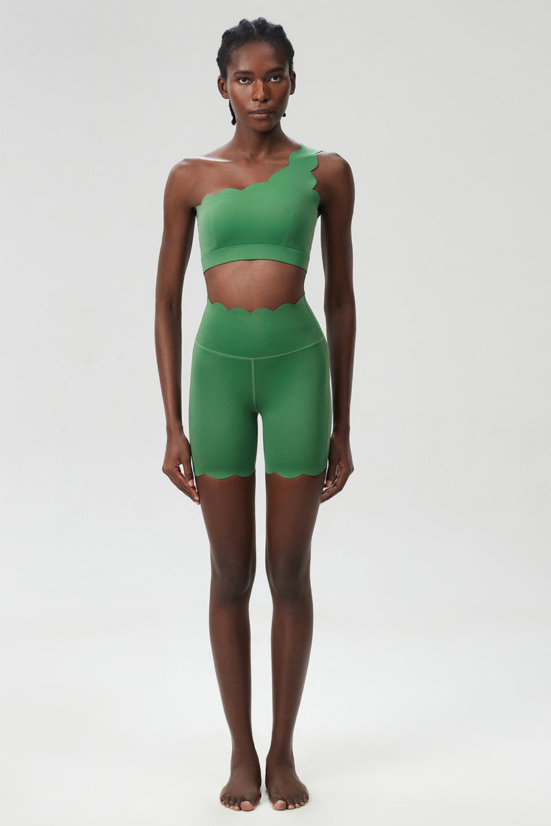 Women Scalloped High-Neck Plus Size Yoga Set - One-Shoulder Quick-Dry Bra & Wave Hem Shorts