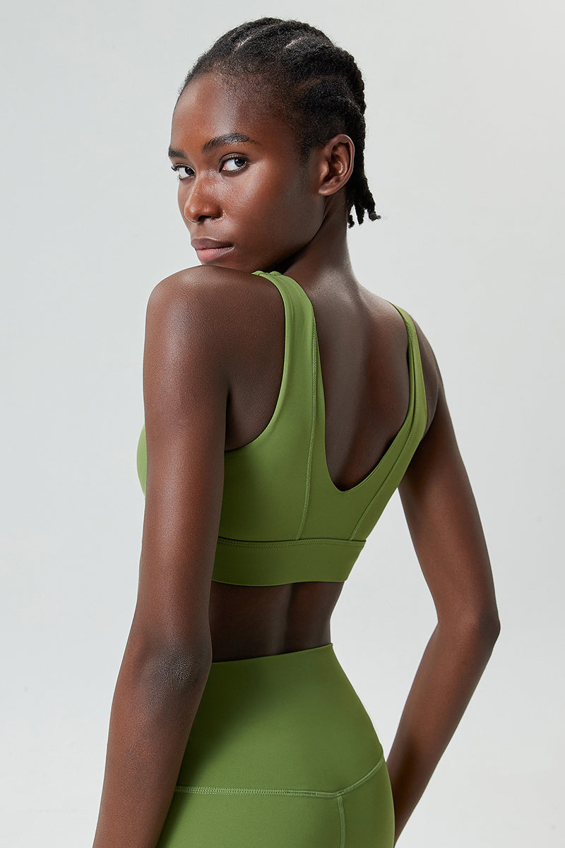 U-shaped back with wide shoulder straps Sports bra