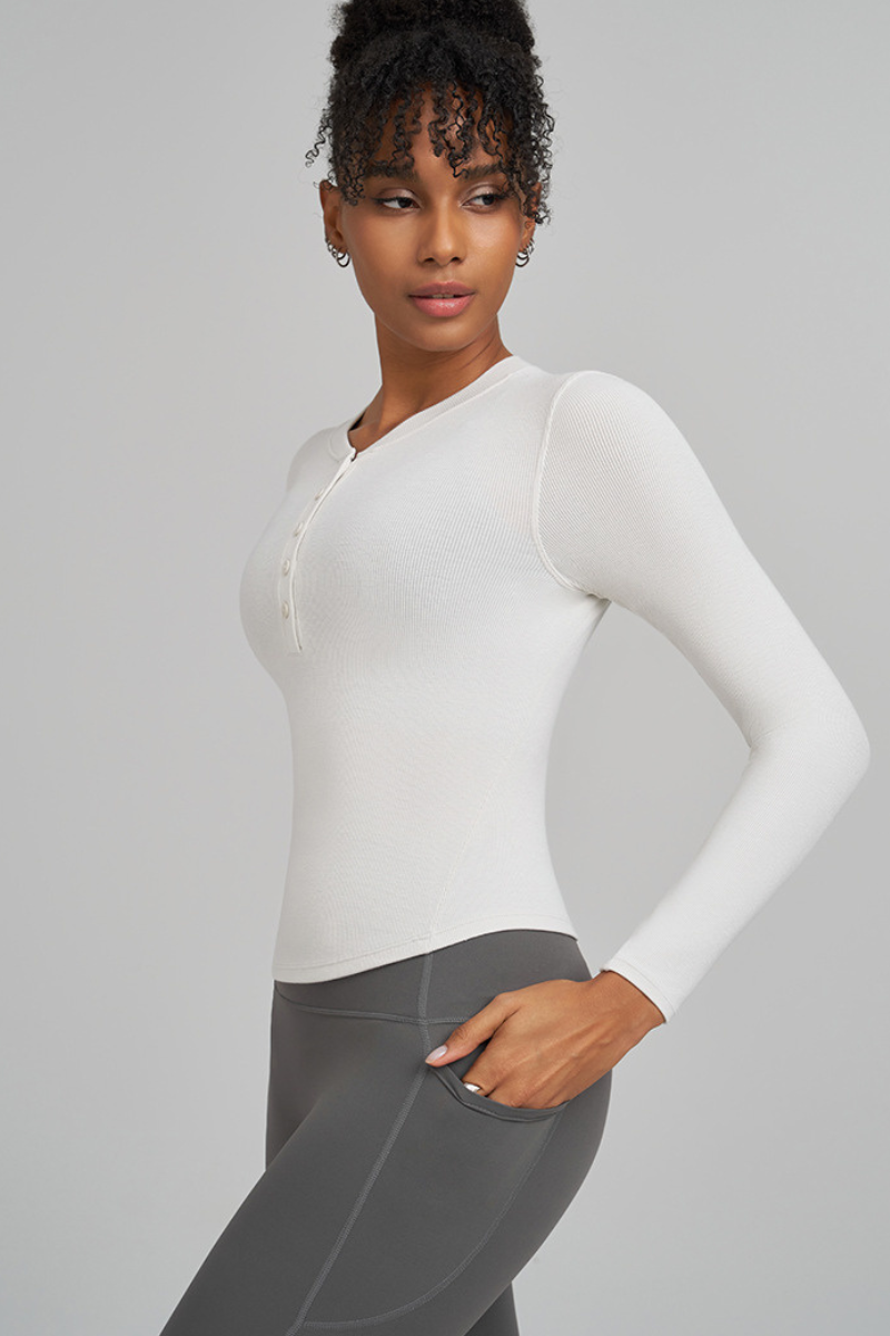 Women's long-sleeved, form-fitting sports top