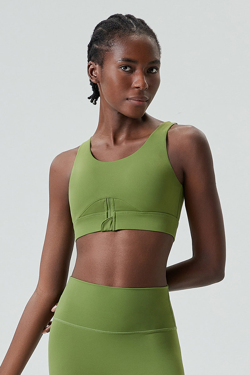 U-shaped back with wide shoulder straps Sports bra