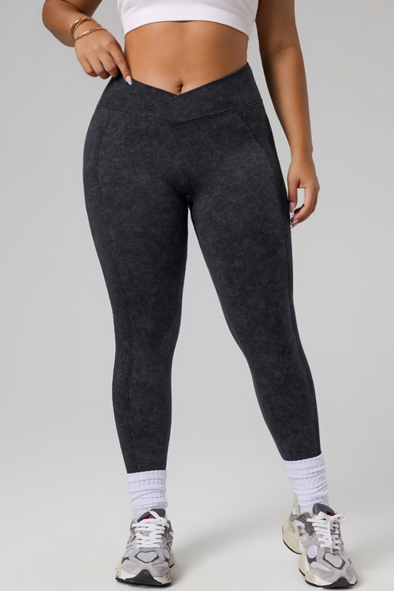 Plus Size Women's V-Cross Subtle Ruched Butt-Lifting Legging