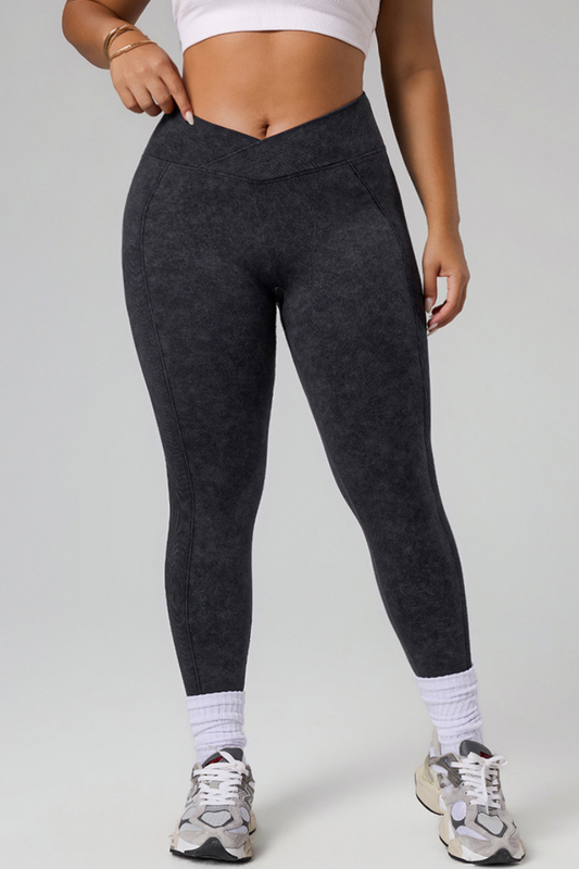 Plus Size Women's V-Cross Subtle Ruched Butt-Lifting Legging