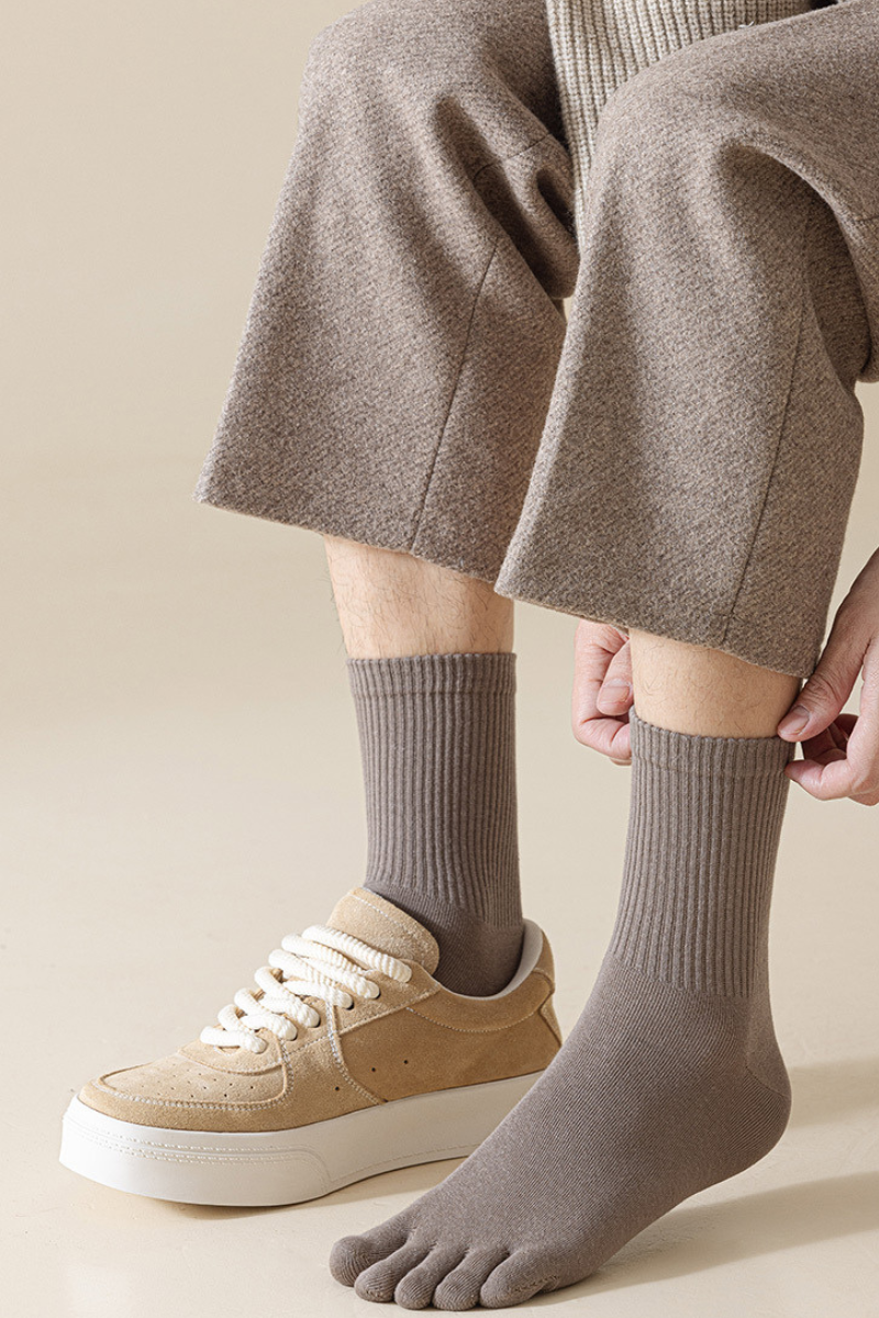 Men's Solid Color Toe Separator Cotton Crew Socks