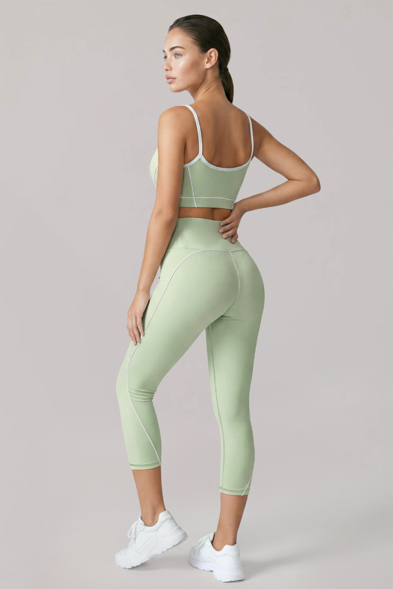 Women's Contrast-Line Bra And Capri Leggings Yoga Set