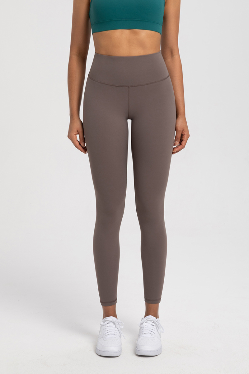 Tight-fitting athletic pants
