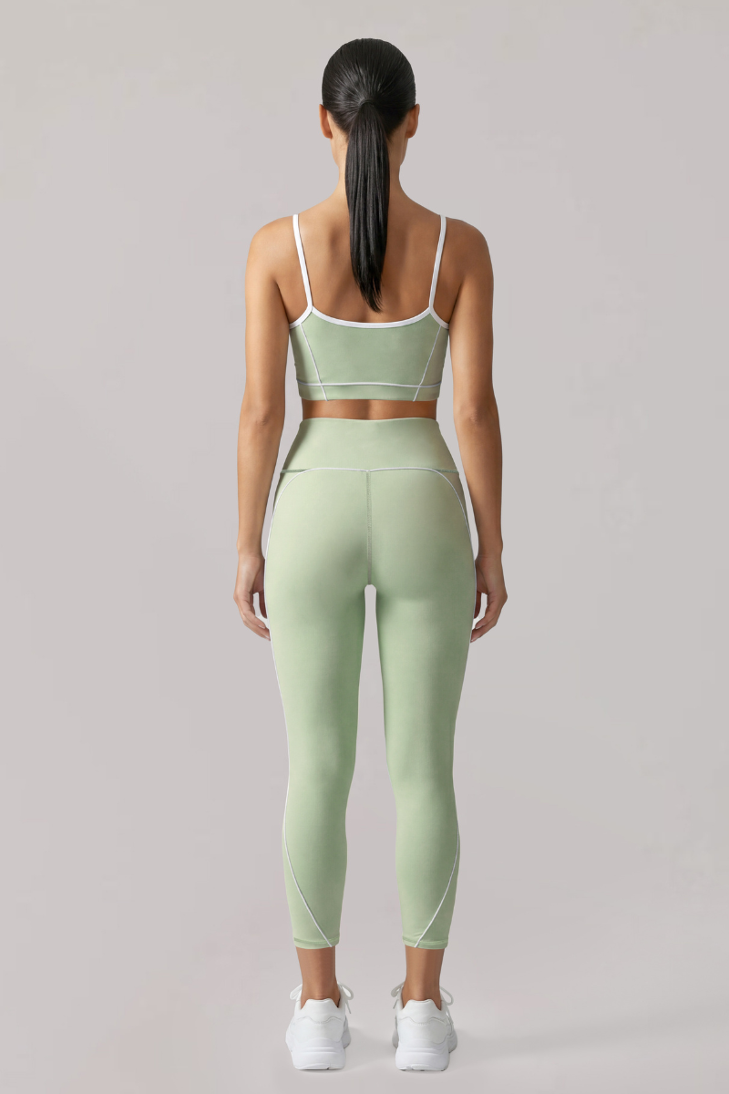 Women's Contrast-Line Bra And Capri Leggings Yoga Set