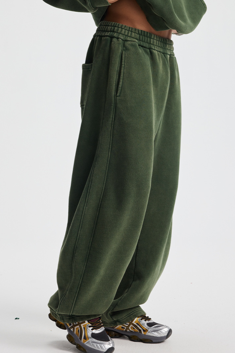 Thicker, distressed-look sweatpants with fleece lining