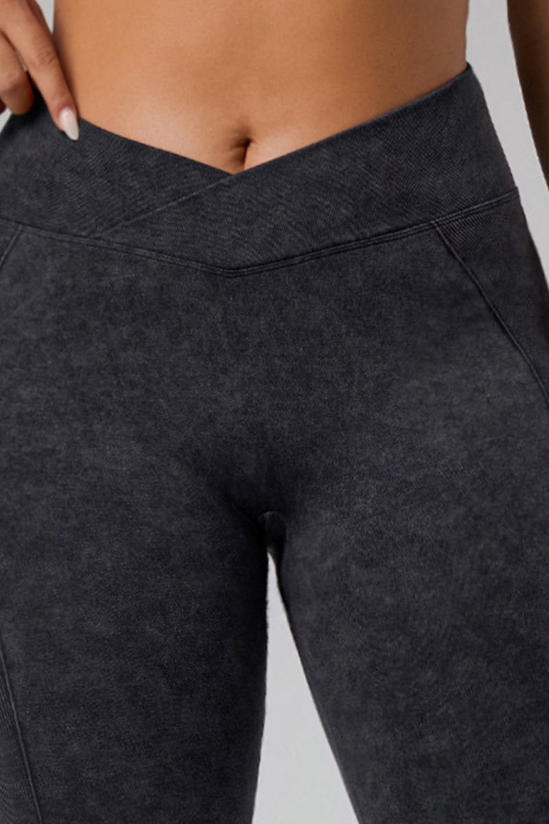 Plus Size Women's V-Cross Subtle Ruched Butt-Lifting Legging