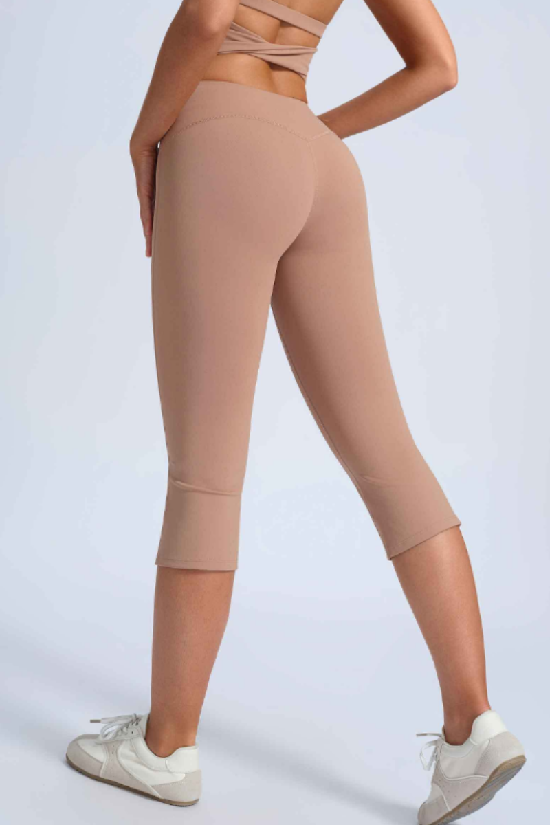 Women Sport Sets:Cut Out Tank Top And Capri-Length Leggings