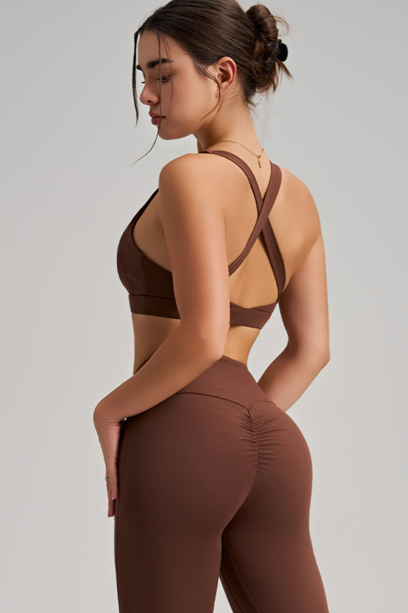 Two-piece sports outfit consisting of a bra and a jacket